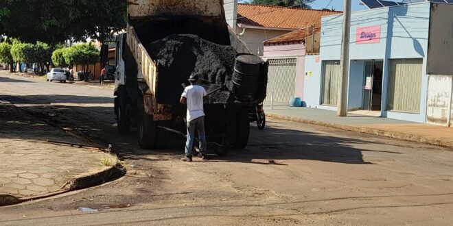 A EQUIPE DO “TAPA-BURACOS” DE CASSILÂNDIA-MS REALIZOU HOJE MAIS UMA OPERAÇÃO NAS RUAS DA CIDADE