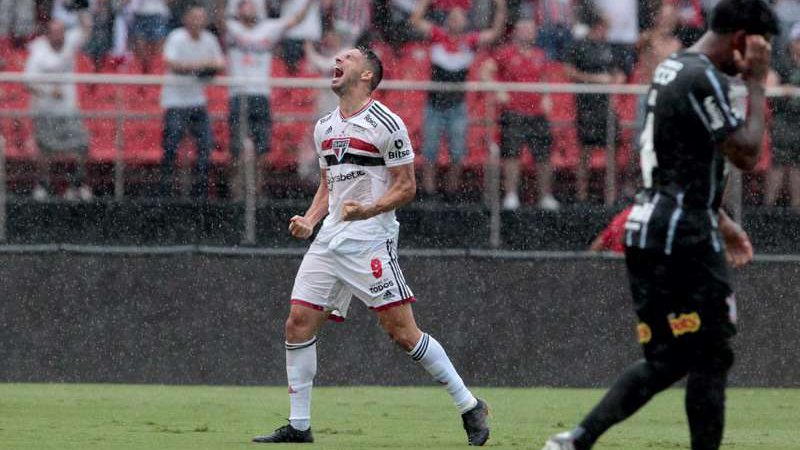 São Paulo bate ‘estrelado’ Corinthians de Vitor Pereira em bom clássico