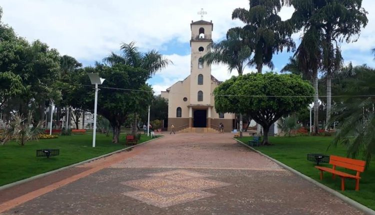 Homem monta barraca em frente à igreja e gera confusão em Cassilândia