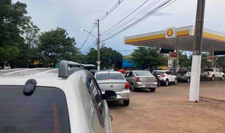 Medo após anúncio de reajuste provoca corrida aos postos em Campo Grande: ‘tem lugar que já está R$ 6,89’