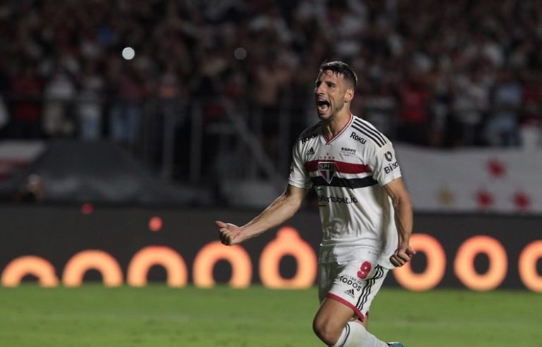 São Paulo ganha do Palmeiras no Morumbi e abre boa vantagem na final do Paulistão