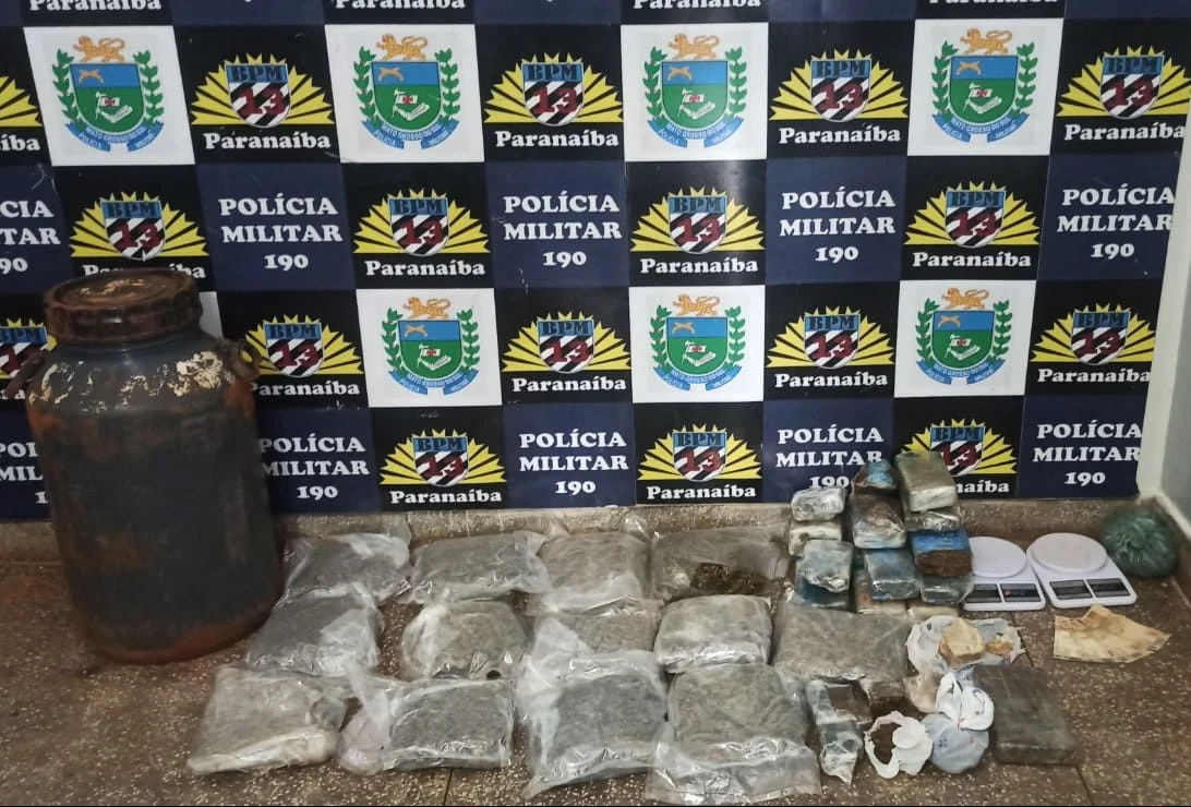 Polícia Militar prende três traficantes e apreende mais de 16 kg de drogas que estavam enterradas em Paranaíba