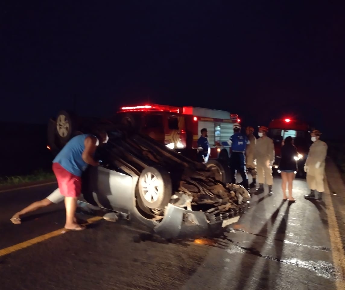 MOTORISTAS sem CNH e embriagado causaram graves acidentes em Chapadão do Sul. Plantão dos bombeiros foi movimentado