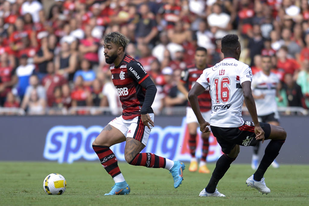 Flamengo confirma favoritismo e vence Tricolor com facilidade no Maracanã