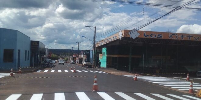 PREFEITURA MUNICIPAL DE CASSILÂNDIA-MS, ATRAVÉS DO DEMUTRAN, CONTINUA SINALIZANDO AS RUAS DO CENTRO DA CIDADE