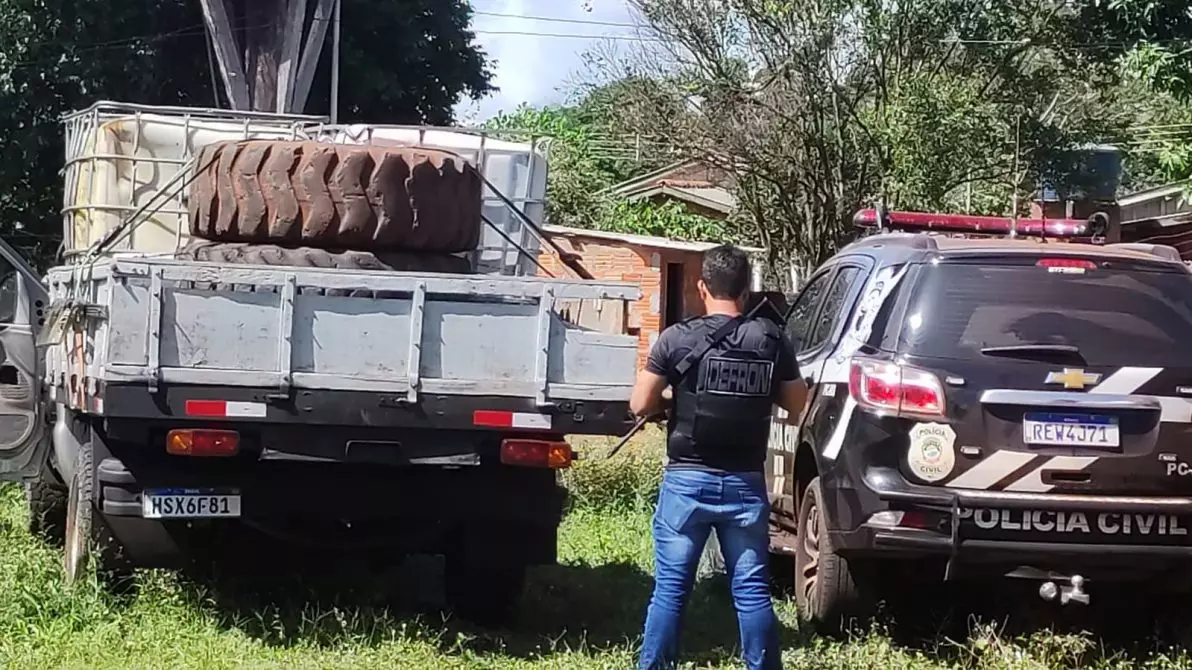 Polícia encontra mais de 2,5 toneladas de maconha em caminhonete dentro de casa