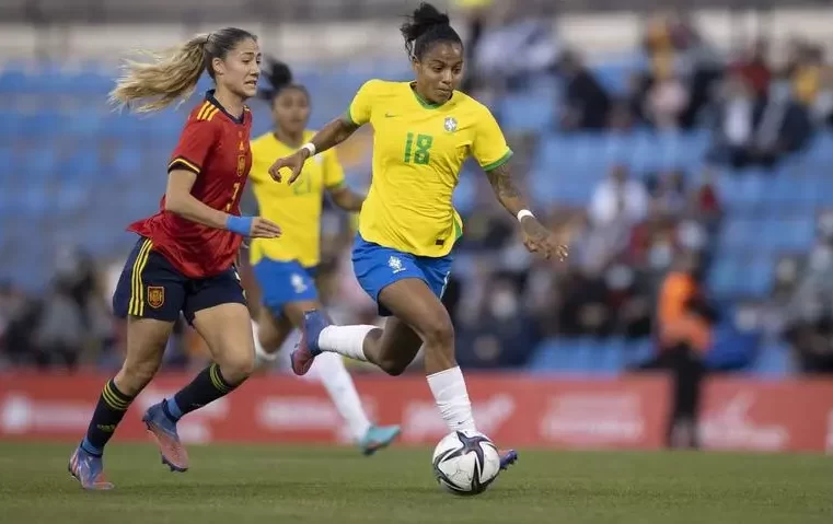 Brasil joga mal, mas empata em 1 a 1 com a Espanha em amistoso feminino