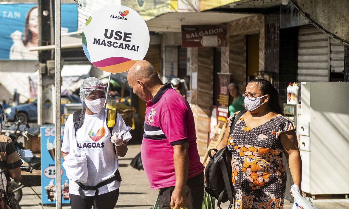 Covid-19: Brasil teve 33,9 mil novos casos e 143 mortes em 24 horas