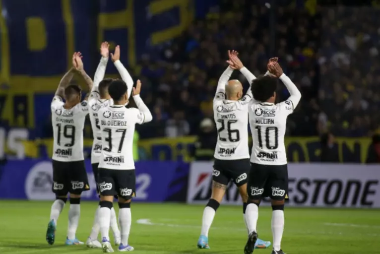 Corinthians empata e mantém tabu de não perder para o São Paulo em sua arena