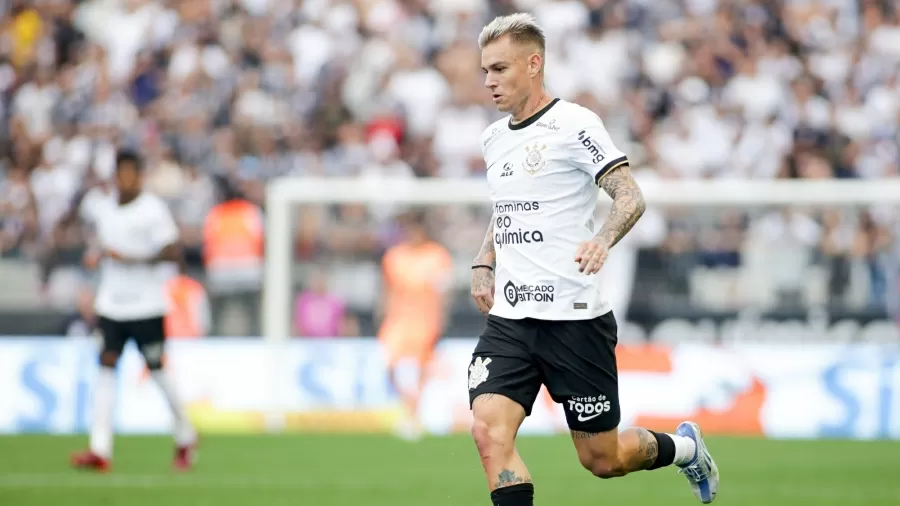 Corinthians vence Red Bull Bragantino e continua na liderança do Brasileirão