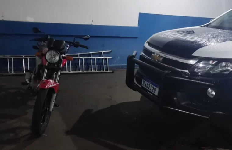 Em Cassilândia, Polícia Militar apreende motocicleta após condutor empinar em via pública