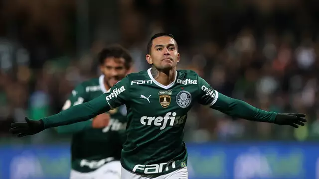 Palmeiras vence o Coritiba por 2 a 0 e reassume a liderança do Brasileirão