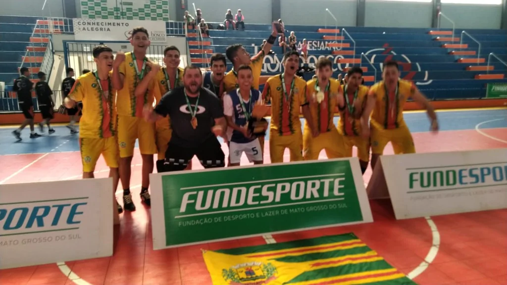 É campeão: equipe de handebol masculino de Cassilândia fatura os jogos da juventude de MS