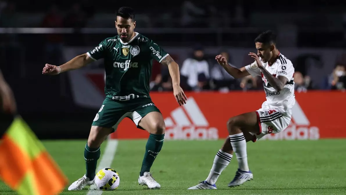 Palmeiras obtém virada épica sobre São Paulo com gols de zagueiros nos acréscimos