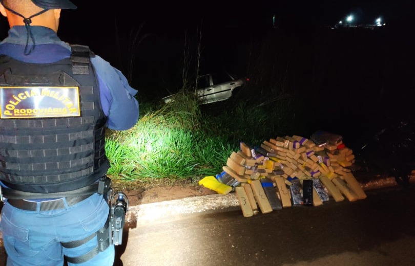 Em perseguição, carro capota e PRF apreende 125 kg de maconha na MS 377 em Inocência