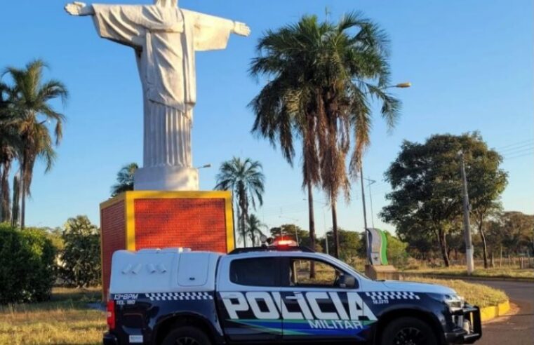 Homem é preso em flagrante após arrastar namorada pelos cabelos na rua em Cassilândia