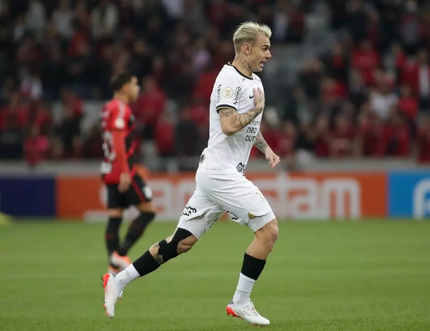 Corinthians sai na frente com golaço de Guedes, mas cede empate ao Athletico-PR