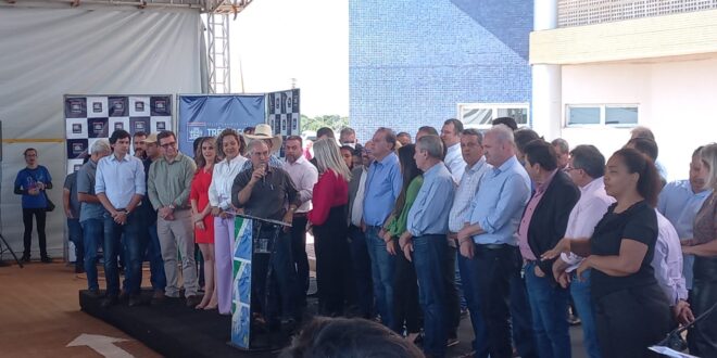 Prefeito de Cassilândia Valdecy Costa participou hoje em Três Lagoas da inauguração do hospital Regional