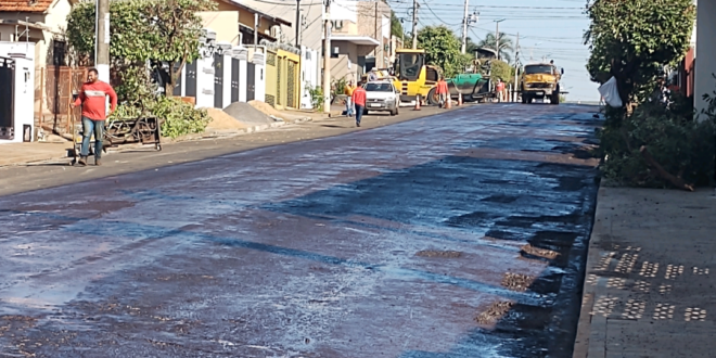 Recapeamento da rua Laudemiro Ferreira de Freitas em Cassilandia, através de parceria entre Governo do Estado e Prefeitura Municipal de Cassilandia