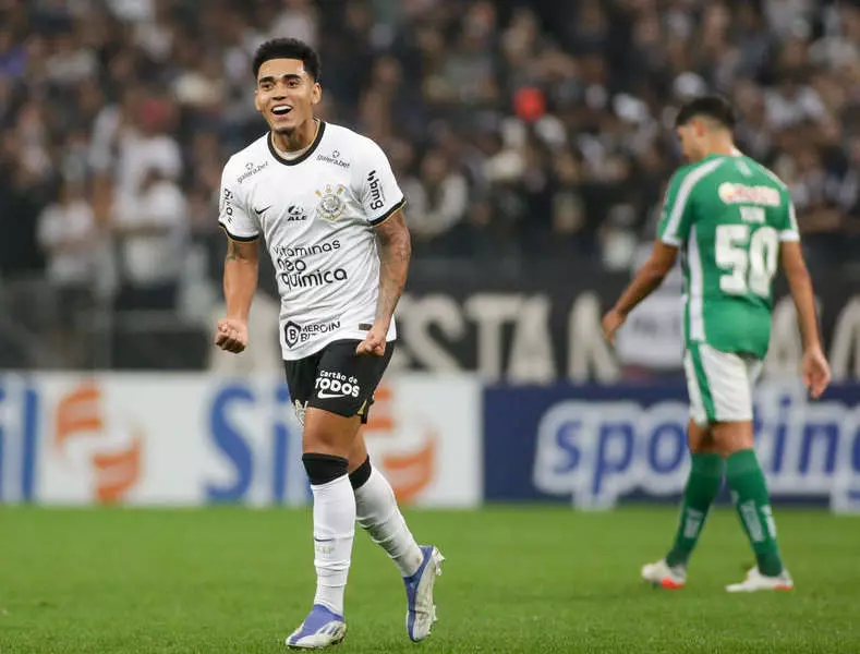 Garotos resolvem, Corinthians bate Juventude e pula para liderança do Brasileirão