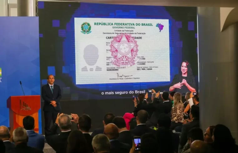 Governo entrega primeiras carteiras de identidade nacional