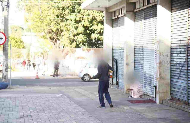 Pedintes ofendem e até ameaçam condutores que negam esmolas no Centro de Campo Grande