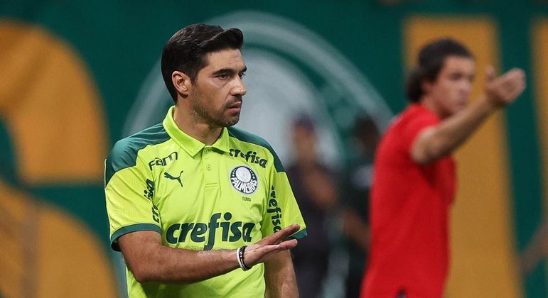 Abel Ferreira elogia jogadores do Palmeiras: ‘Enquanto eles mostrarem essa vontade, dificilmente deixarei o clube’