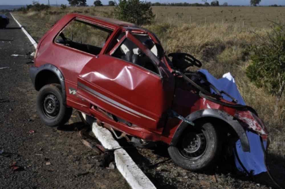 Motorista de Uno morre ao invadir pista e colidir com carreta na BR-359