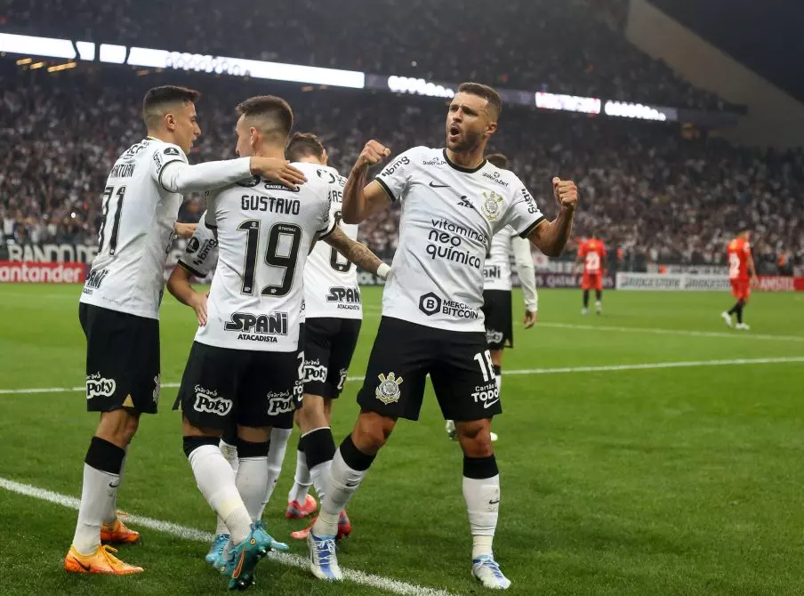 Corinthians perde do Santos, mas avança às quartas de final da Copa do Brasil