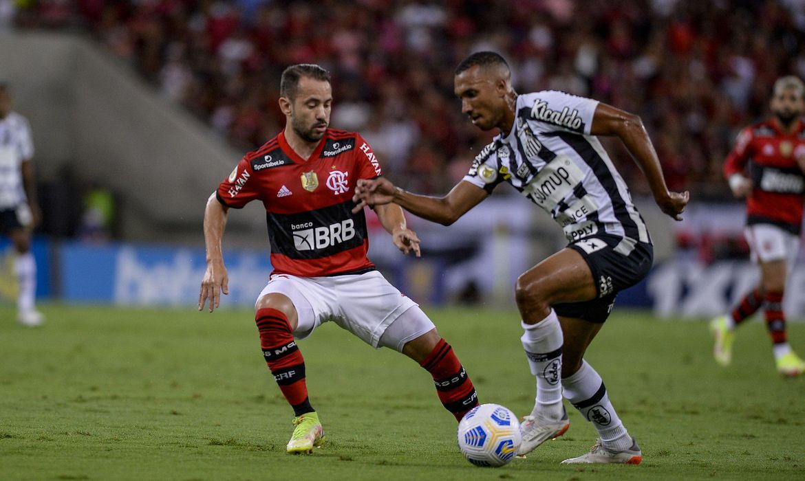 Esportes Separados por um ponto, Santos e Flamengo duelam pelo Brasileiro