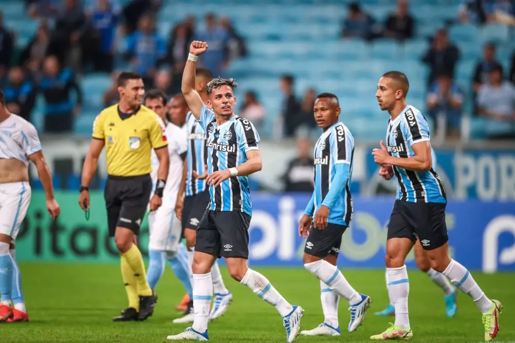 Grêmio empata com Brusque fora de casa e chega a 13 jogos sem derrota na Série B