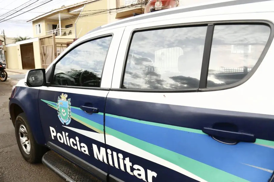 Homem contratado para consertar carro estupra 2 crianças após viagem de avós