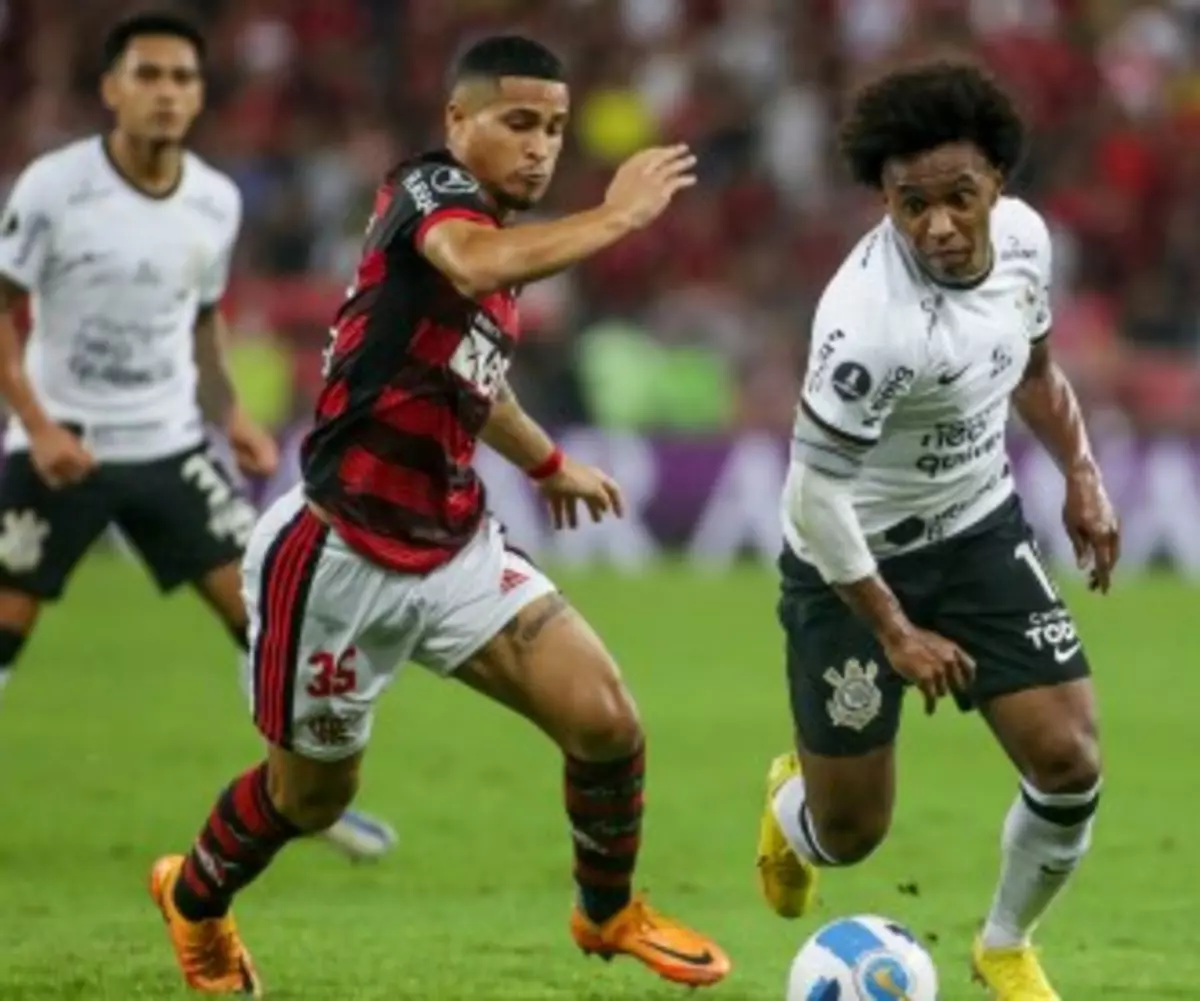 Flamengo vence Corinthians mais uma vez e está na semifinal da Libertadores