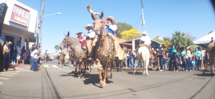 Cassilândia comemora 68 anos com desfile, almoço e shows