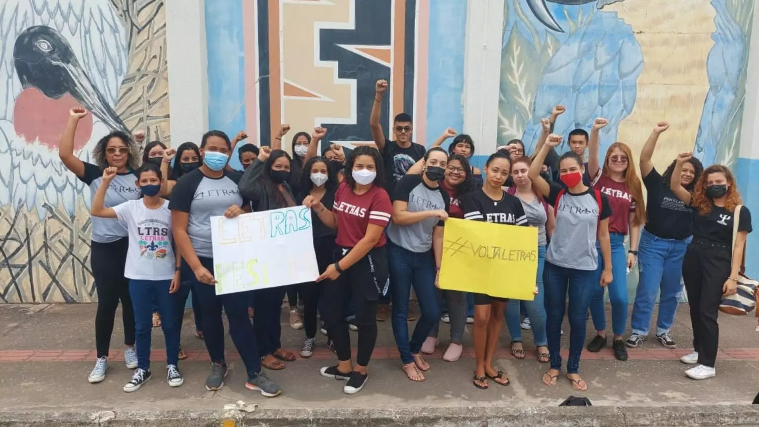 Por medo que curso seja extinto, alunos de letras da UFMS protestam contra suspensão de novas matrículas