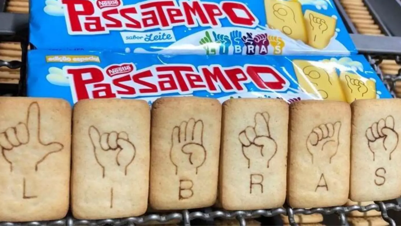 Inclusão: após bichinhos, biscoito famoso de leite ganha alfabeto em libras