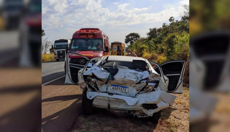 A caminho de convenção, carro com vice-prefeito e vereadoras é arremessado em acidente na BR-163