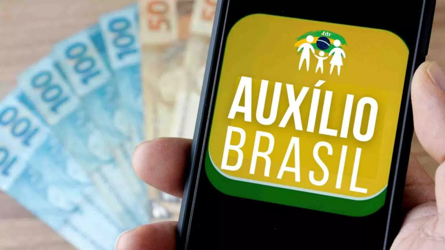 Empréstimo consignado do Auxílio Brasil começa em setembro, afirma ministro