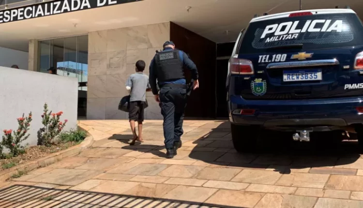 Menino de 12 anos percorre 15 km para fugir da mãe em MS