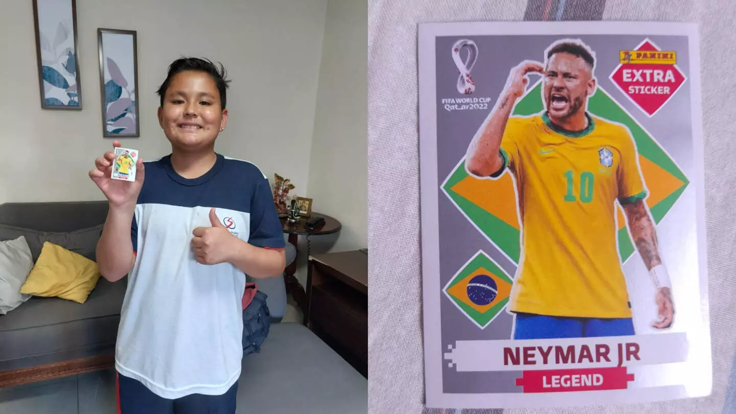 Neymar mostra coleção de figurinhas raras da Copa do Mundo e