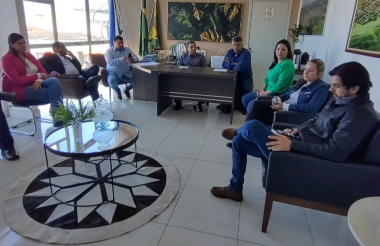 PREFEITO VALDECY COSTA FAZ REUNIÃO COM VEREADORES