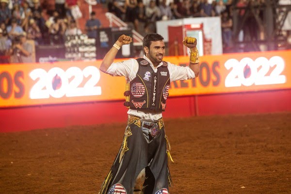 Peão de Cassilândia é vice-campeão do Rodeio Internacional de Barretos e vai ao Canadá e aos EUA