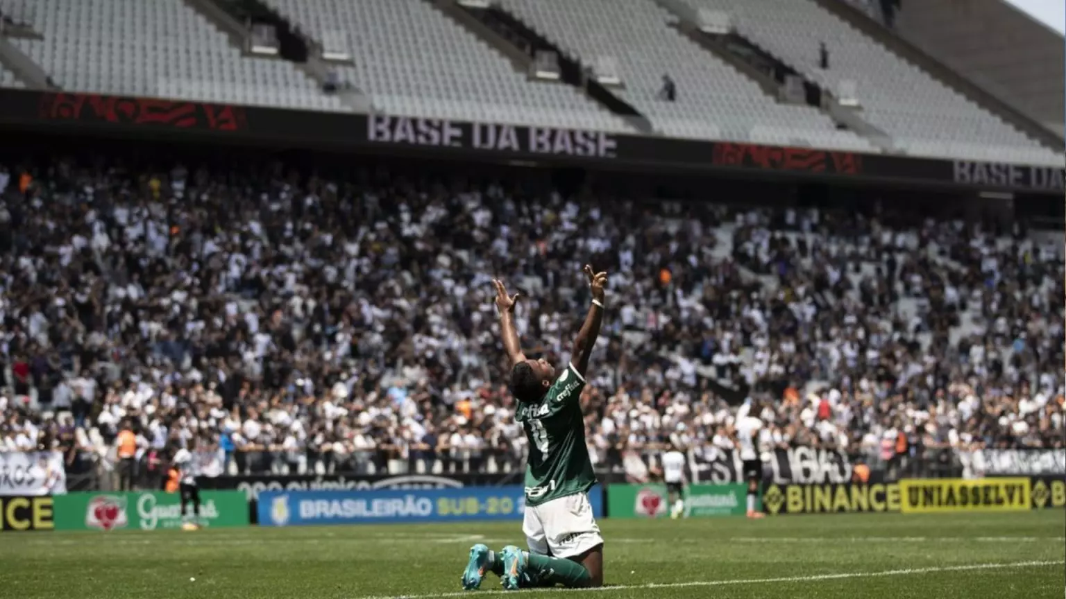 Palmeiras derrota Corinthians e conquista Brasileiro sub-20