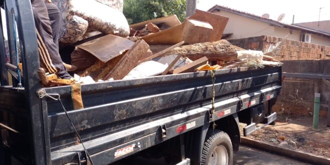 PREFEITURA DE CASSSILÂNDIA REALIZA LIMPEZA DAS CALÇADAS BAIRRO LARANJEIRAS 1 E 2