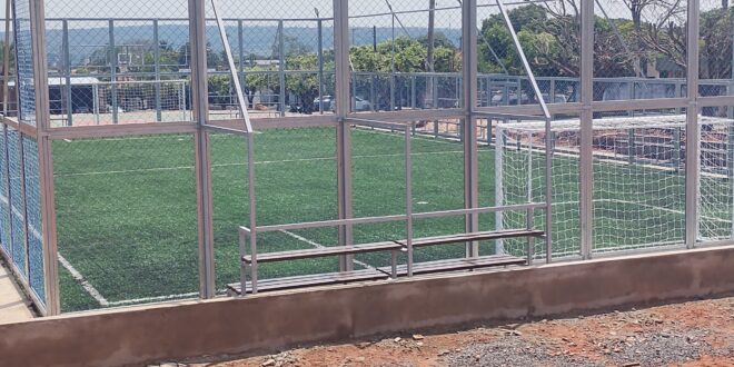 Prefeito Valdecy Costa da continuidade às obras do Ginásio de Esportes, da Quadra Sintética e da Rodoviária Municipal