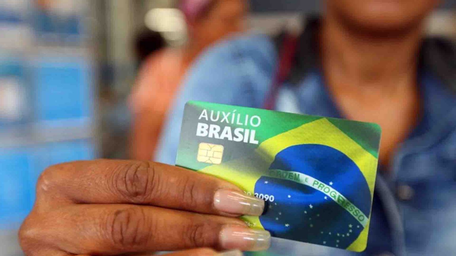 Auxílio Brasil de R$ 800? Saiba como beneficiário poderá receber valor