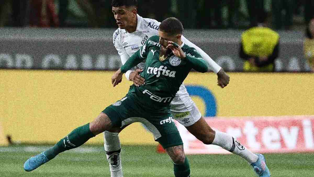 Com um a menos, Palmeiras supera o Santos com golaço de Merentiel