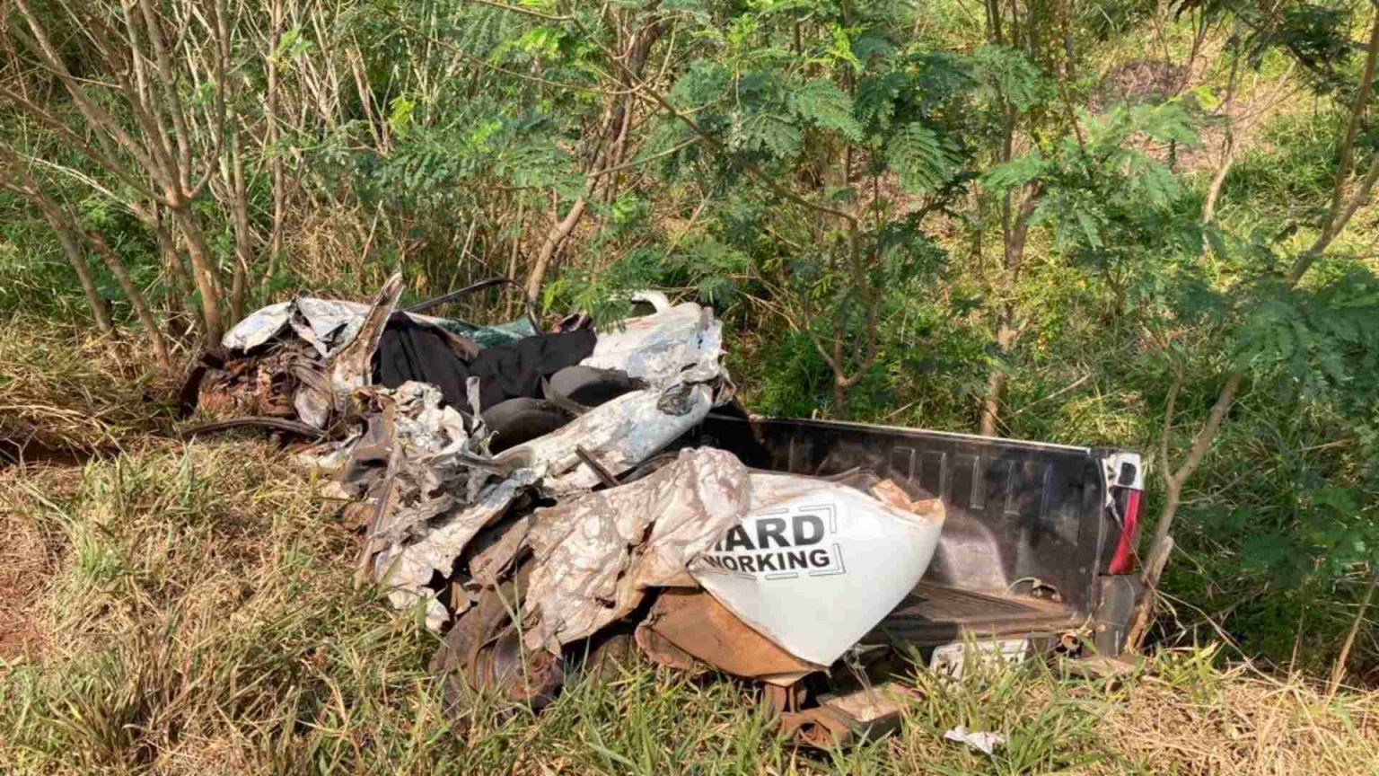 Motorista de picape morre ao colidir de frente com carreta na BR-060 em Campo Grande