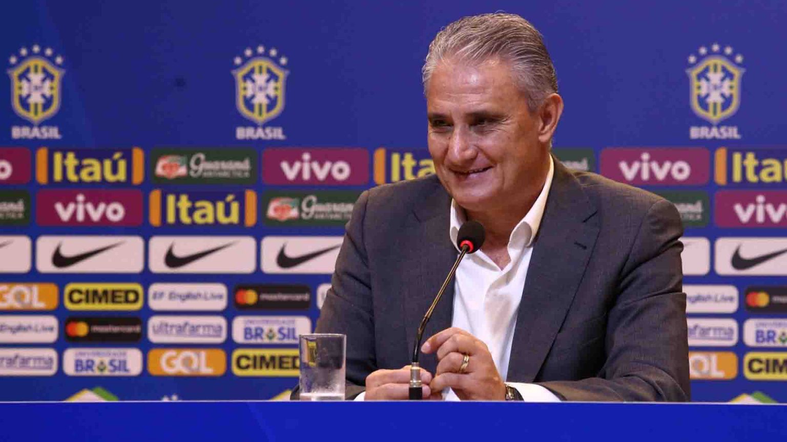 Tite convoca Pedro, dá chance a Éverton Ribeiro e testa zagueiros estreantes