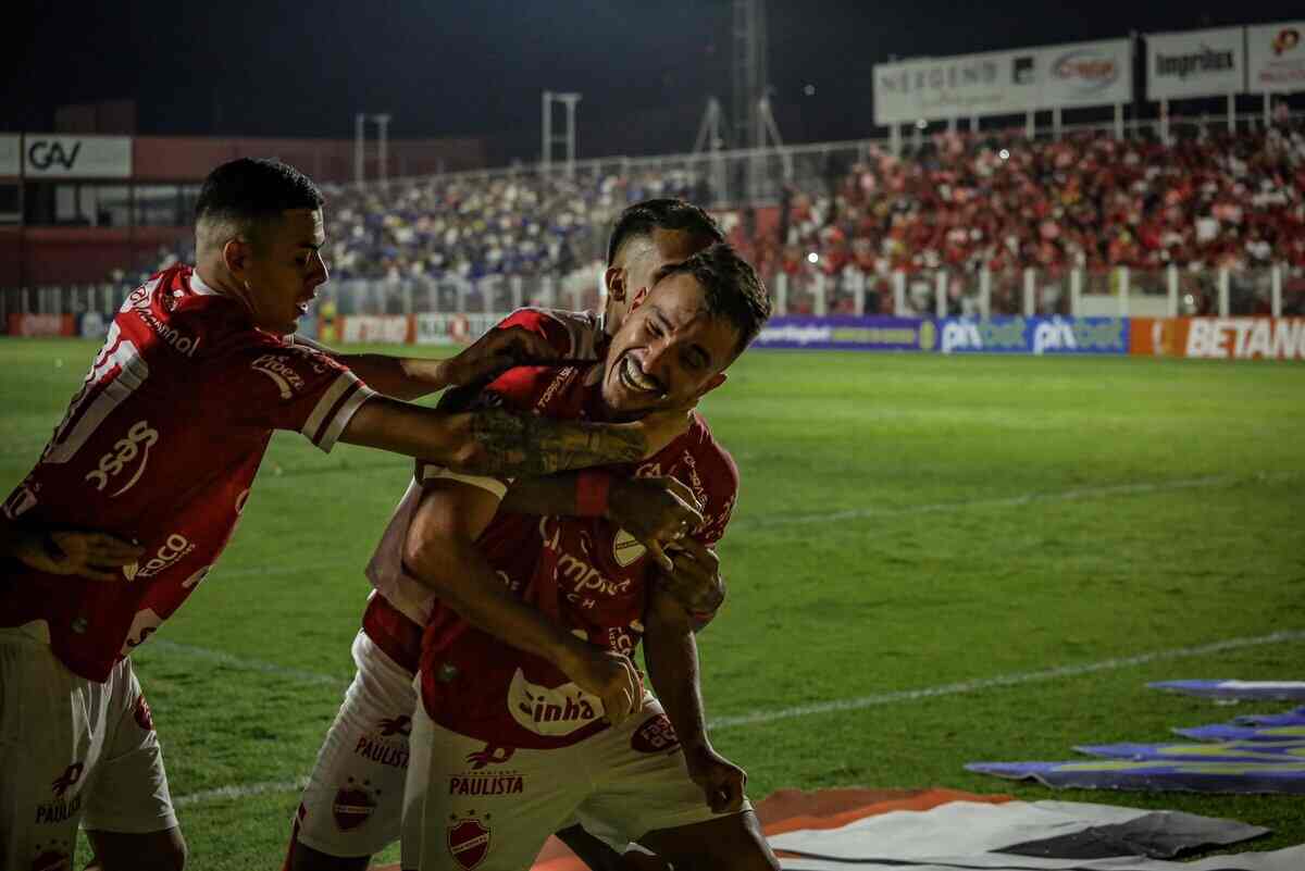 Relaxado após o título na Série B, Cruzeiro perde para o Vila Nova-GO por 1 a 0